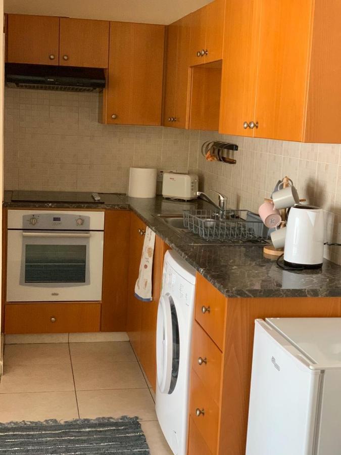 Sabine - Finikoudes 102 Lárnaca Exterior foto